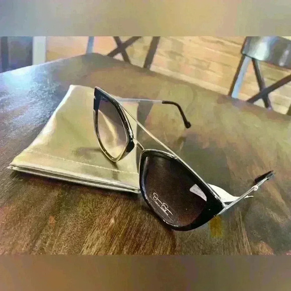 Jessica Simpson Sunglasses w/ Bag - Picture 3 of 8